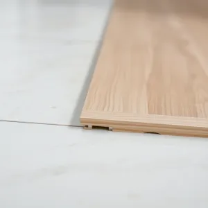 jak zniwelować różnicę poziomów między płytkami a panelami